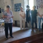 Exposition de dentelle dans l'ancienne église Saint-Gilles à Ambialet - discours de la dentellière lors du vernissage du 12 juin 2026